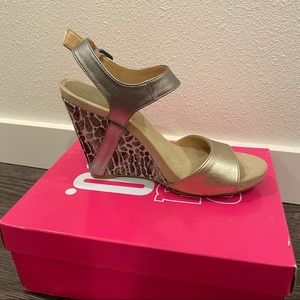Women 9 & Co. wedge sandals size 7.5